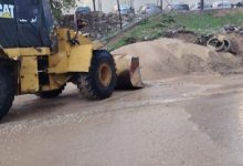 بلدية بني عبيد تفتح "عبارة" بعد إغلاقها بسبب مخلفات...