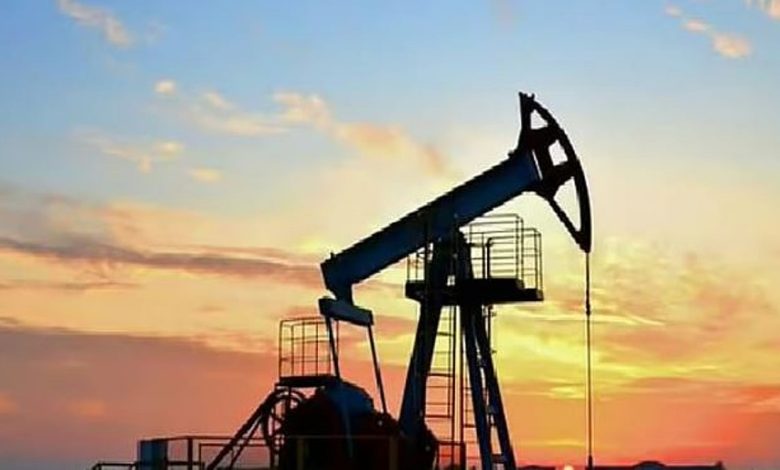 تراجع أسعار النفط وسط توقعات بزيادة الإنتاج الفنزويلي