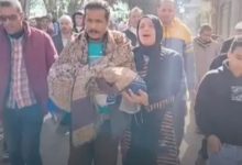 تشييع جثمان رضيع ألقاه شاب في مياه البحر بالدقهلية