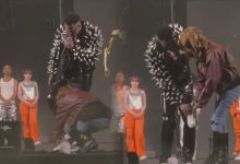 تصرف غير متوقع من فتاة مع محمد رمضان على المسرح يصيب الجمهور بالذهول