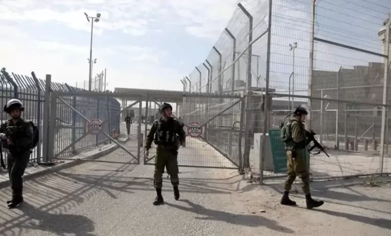 تقرير يفضح منع "إسرائيل" مياه الشرب عن الأسرى الفلسطينيين خلال الحرب