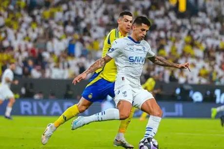 تمت.. الهلال يخطف نجم النصر في صفقة انتقال حر