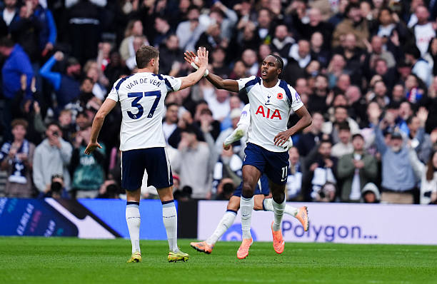 توتنهام يحسم اتفاقه مع موهبة سانتوس ويقترب من صفقة برازيلية جديدة