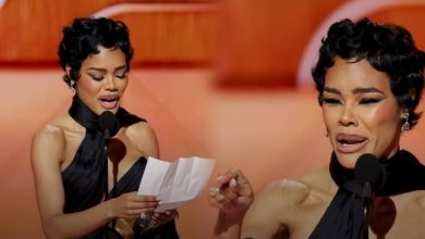 تيانا تايلور تبكي على مسرح غولدن غلوب وتلهم الفتيات برسالة مؤثرة