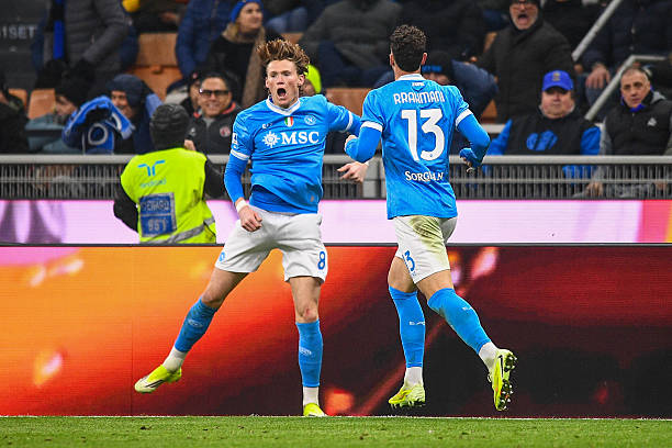 ثنائية ماكتوميناي تفرض التعادل على إنتر وتُشعل سباق لقب الدوري الإيطالي