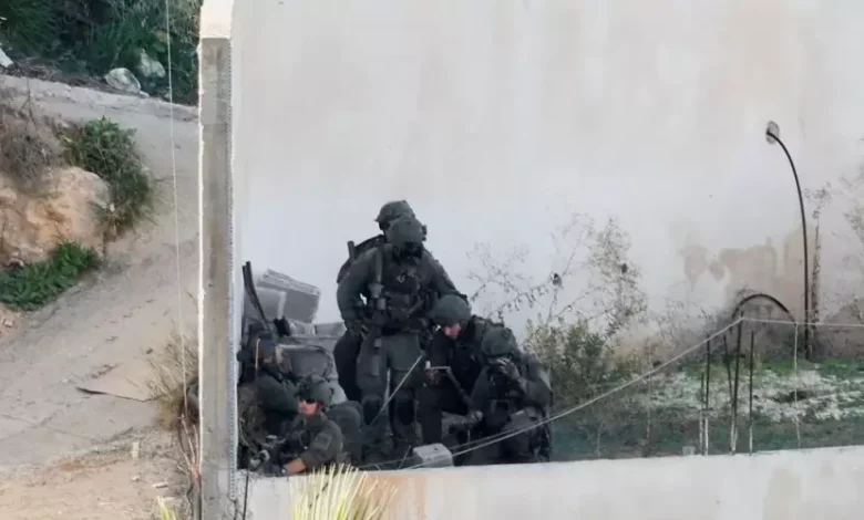 جريمة جديدة في أراضي 48: جندي وشرطي إسرائيليان يعدمان شابين فلسطينيين