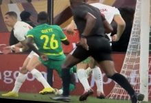 حارس السنغال يكسر الصمت ويكشف تفاصيل مناوشات المنشفة في النهائي