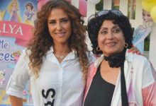 حنان مطاوع تهنئ والدتها سهير المرشدى على تكريمها فى احتفالية عيد الثقافة