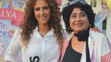 حنان مطاوع تهنئ والدتها سهير المرشدى على تكريمها فى احتفالية عيد الثقافة