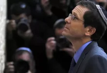 دعوات لاعتقال رئيس الاحتلال وفتح تحقيق جنائي ضده في أستراليا