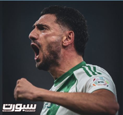 ديميرال يُعلن سبب الاحتفال أمام مدرجات النصر