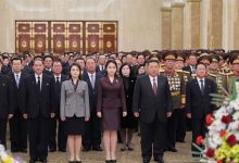 زعيم كوريا الشمالية يزور ضريح العائلة مع ابنته لأول مرة