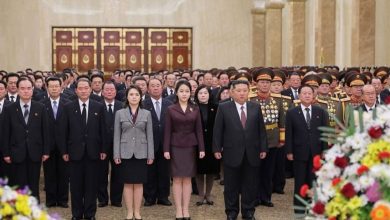 زعيم كوريا الشمالية يزور ضريح العائلة مع ابنته لأول مرة