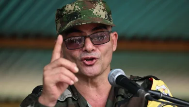 زعيم مجموعة متمردة كولومبية يدعو مقاتليه للاجتماع لبحث التهديد الأميركي