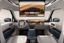 سامسونج تزوّد سيارة Zeekr الفاخرة بشاشة OLED منزلقة لأول مرة في العالم
