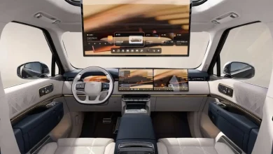 سامسونج تزوّد سيارة Zeekr الفاخرة بشاشة OLED منزلقة لأول مرة في العالم