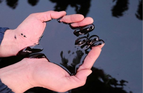 سعر النفط يرتفع بنسبة 5% على خلفية تهديدات ترامب لإيران...