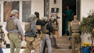 سلطات الهجرة الأمريكية تُتيح اقتحام المنازل دون إذن قضائي