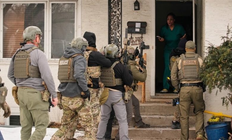 سلطات الهجرة الأمريكية تُتيح اقتحام المنازل دون إذن قضائي