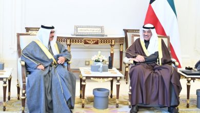 سمو ولي العهد يستقبل وزير الداخلية البحريني بمناسبة زيارته للبلاد