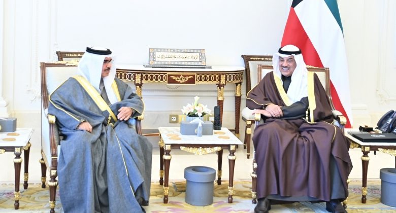 سمو ولي العهد يستقبل وزير الداخلية البحريني بمناسبة زيارته للبلاد