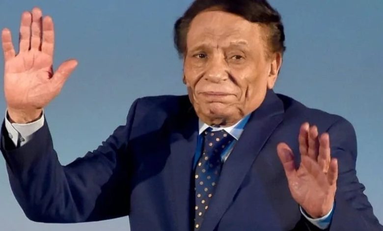 شائعة جديدة تطارد عادل إمام.. ونقيب الممثلين يكشف الحقيقة
