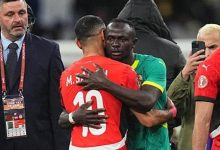 شاهد.. إبراهيم حسن يمنع ماني من مواساة محمد صلاح