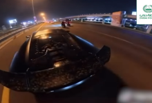 شرطة دبي تضبط سائقاً ارتكب سلوكيات مرورية خطرة وتحجز مركبته