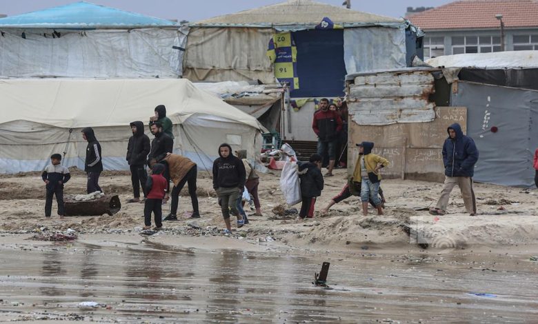 شهداء ومصابون في انهيار منازل متضررة من قصف الاحتلال في غزة بفعل الرياح والامطار