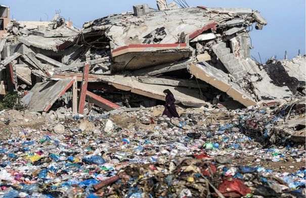 شهيدان وجرحى جراء قصف الاحتلال وسط قطاع غزة...