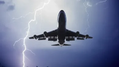 صاعقة تضرب طائرة فريق إسرائيلي في الأجواء...