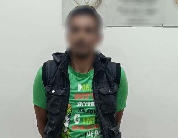 ضبط بائع متجول لوح بسلاح أبيض في البحيرة