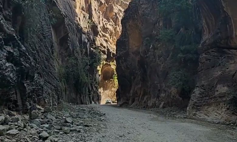 عشت أجواء الإطلالات الجميلة في وادي لجب