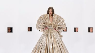 فالنتينو تطلق مجموعتها الراقية ضمن أسبوع الموضة في باريس 2026.. وفاءً للمصمم الراحل