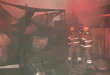 فرق الإطفاء تسيطر على حريق مصنع في منطقة أمغرة