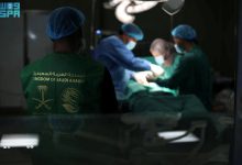 فريق مركز الملك سلمان يجري 99 جراحة متخصصة في غزة