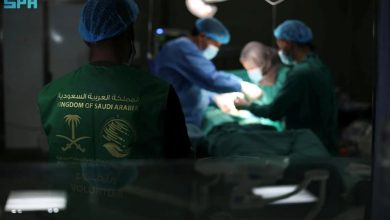 فريق مركز الملك سلمان يجري 99 جراحة متخصصة في غزة