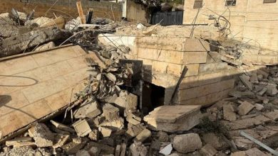 قوات الاحتلال تهدم منزل الأطرش في الخليل منفذ عملية "غوش عتصيون"