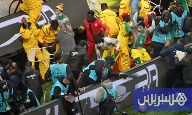 كاف" يفتح تحقيقًا في سلوك السنغال