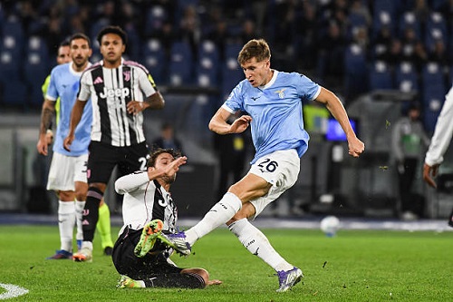 كالياري يوقف يوفنتوس ويعمّق أزمته في سباق الدوري الإيطالي