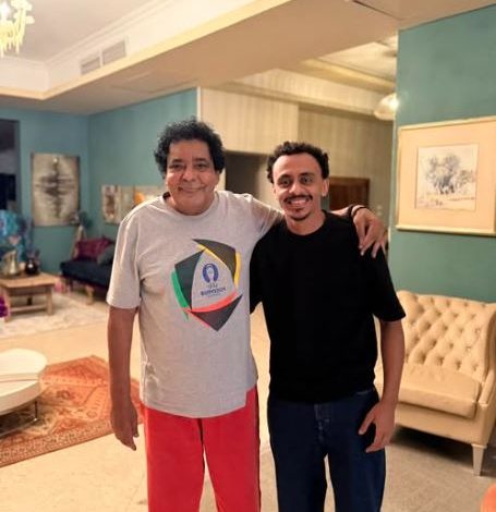 كزبرة يشكر الفنان محمد منير بعد استضافته في منزله: بحبك حب مش عادي