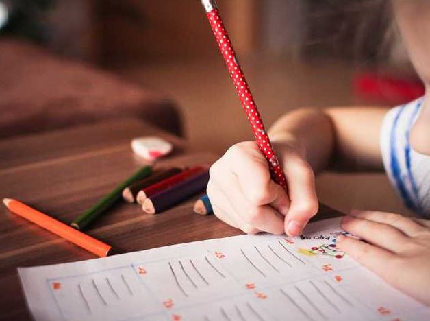 كيف تستغل ليلة الامتحان بذكاء دون توتر؟