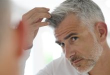 كيف يشيخ شعرنا؟ دراسة تكشف متى ولماذا تبدأ التغيرات الخلوية