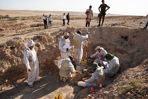 ليبيا.. مقبرة جماعية لضحايا الاتجار بالبشر في إجدابيا تكشف جريمة قتل بحق 21 مهاجرا