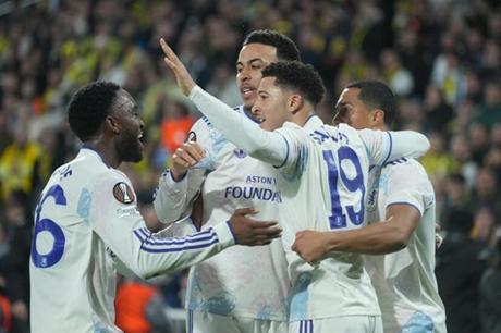 ليون وأستون فيلا يتربعان على قمة الدوري الأوروبي