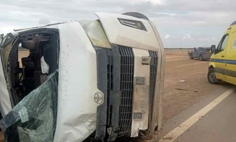 مأساة على طريق القصير - قفط.. مصرع 3 وإصابة 14 في انقلاب ميكروباص