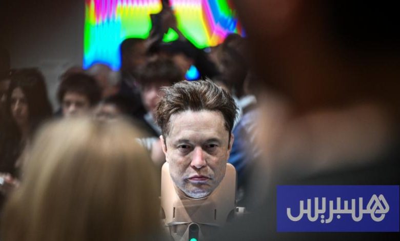 ماسك يطالب بتعويضات مالية ضخمة