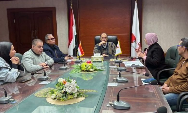 محافظ سوهاج يتابع مقترح التطوير التنفيذي لشارع المحطة وفق الهوية البصرية