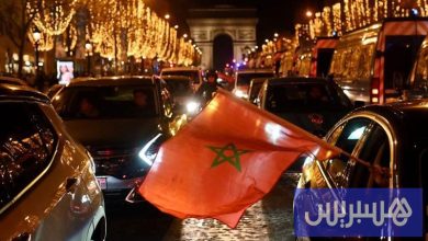 مغاربة يهتفون لأسود الأطلس بباريس