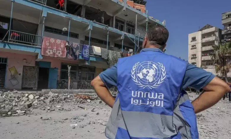 مفوض الأونروا: نواجه عجزا بـ220 مليون دولار وسنقلص ساعات العمل والخدمات الشهر المقبل